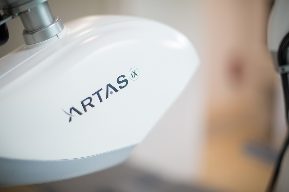 Ventajas del injerto capilar con robot ARTAS iX | QMED España
